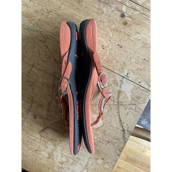 Vionic Women's Size 10 Karina Orange Leather Gold Hardware‎ Thong Strap Sandals - Picture 4 of 7